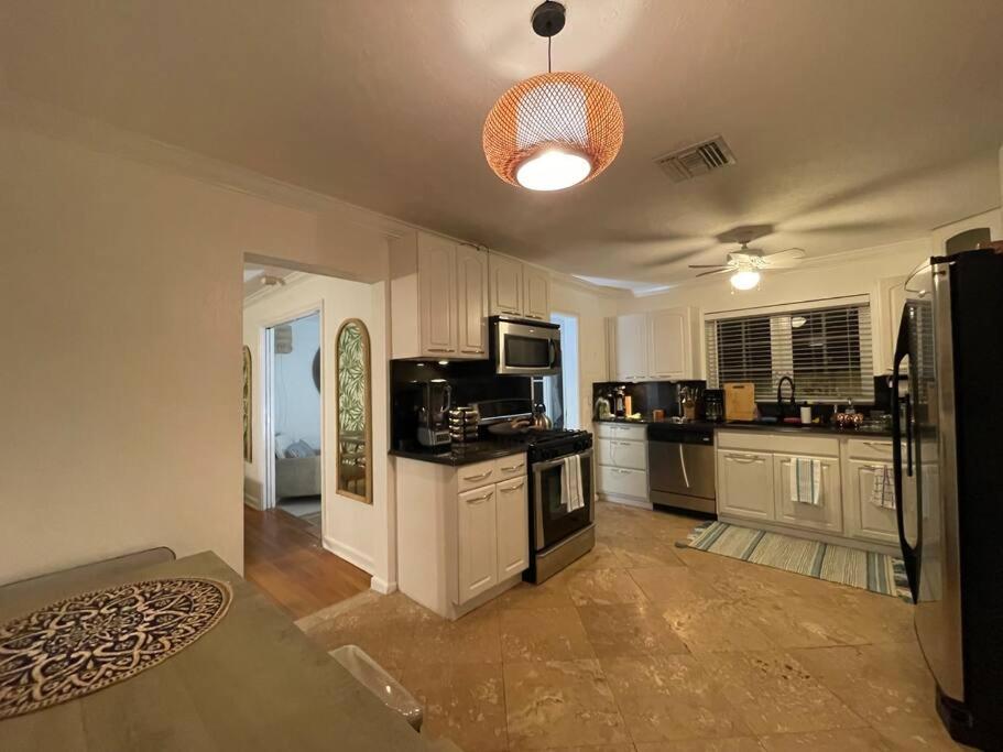 Hot Tub, Tiki Bar, Outdoor Shower, Near Intercoastal Waterway! West Palm Beach Exterior photo