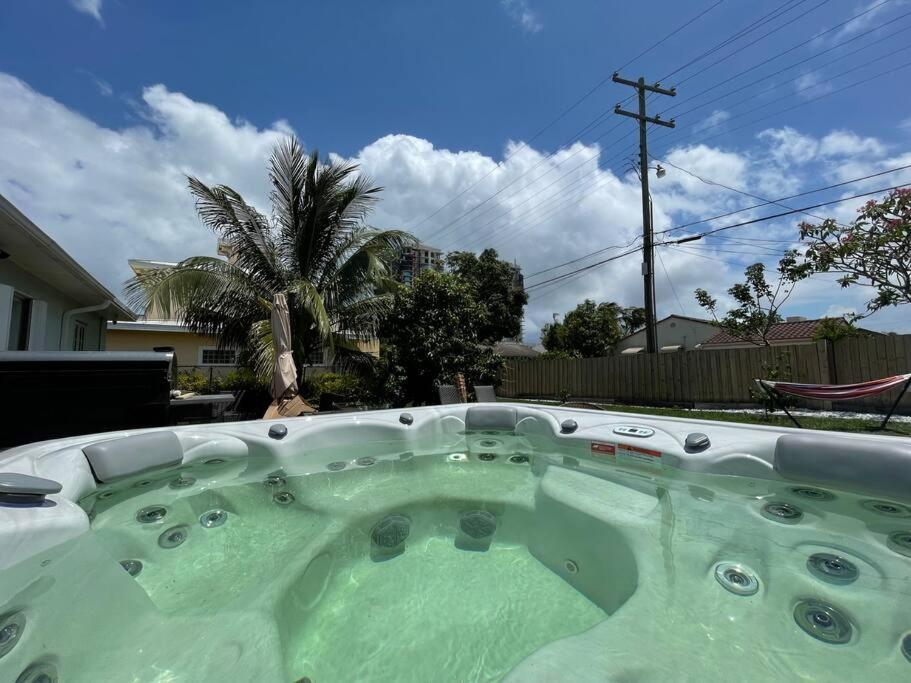 Hot Tub, Tiki Bar, Outdoor Shower, Near Intercoastal Waterway! West Palm Beach Exterior photo